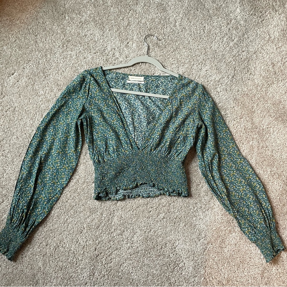 Urban Outfitters Cropped Ruth Deep V-Neck Floral Long-Sleeves, Green Size S-P